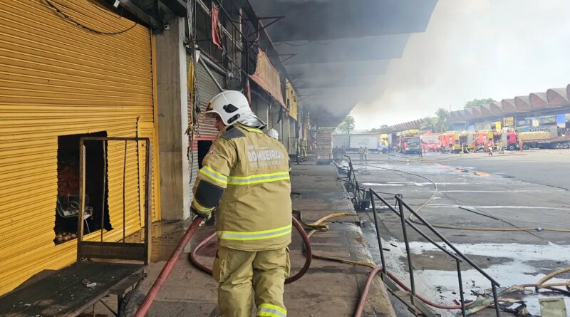 Rio: Ceasa informa que 28 lojas foram destruídas por incêndio