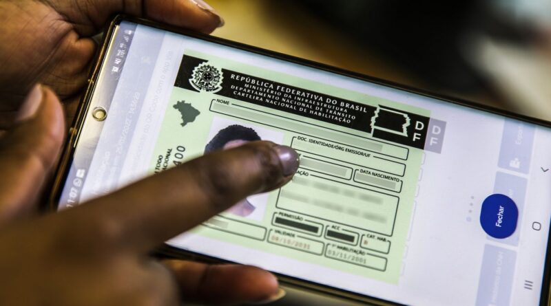 Contran aprova resolução que retira exigência de autoescola para CNH